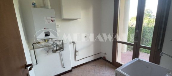 Дом с 6 комнатами в Порденоне, Италия № 93951 6