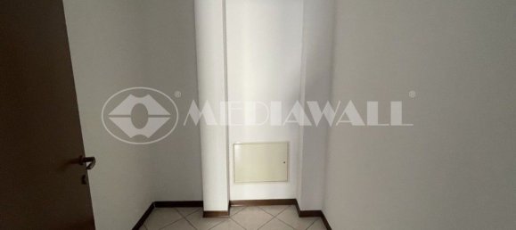 Дом с 6 комнатами в Порденоне, Италия № 93951 43