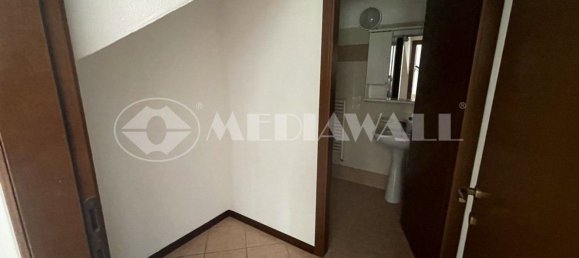 Дом с 6 комнатами в Порденоне, Италия № 93951 16