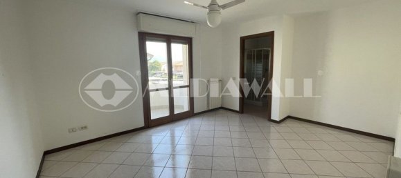 Дом с 6 комнатами в Порденоне, Италия № 93951 24