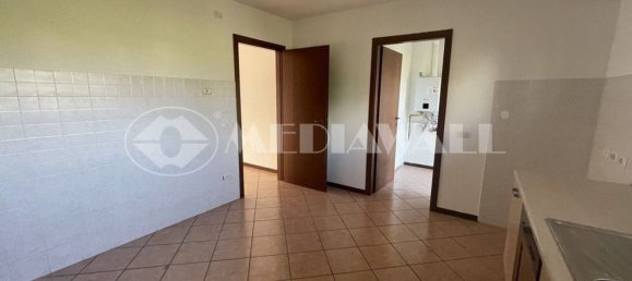 Дом с 6 комнатами в Порденоне, Италия № 93951 4