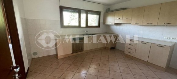 Дом с 6 комнатами в Порденоне, Италия № 93951 2