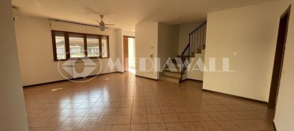 Дом с 6 комнатами в Порденоне, Италия № 93951 5