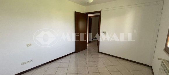 Дом с 6 комнатами в Порденоне, Италия № 93951 42