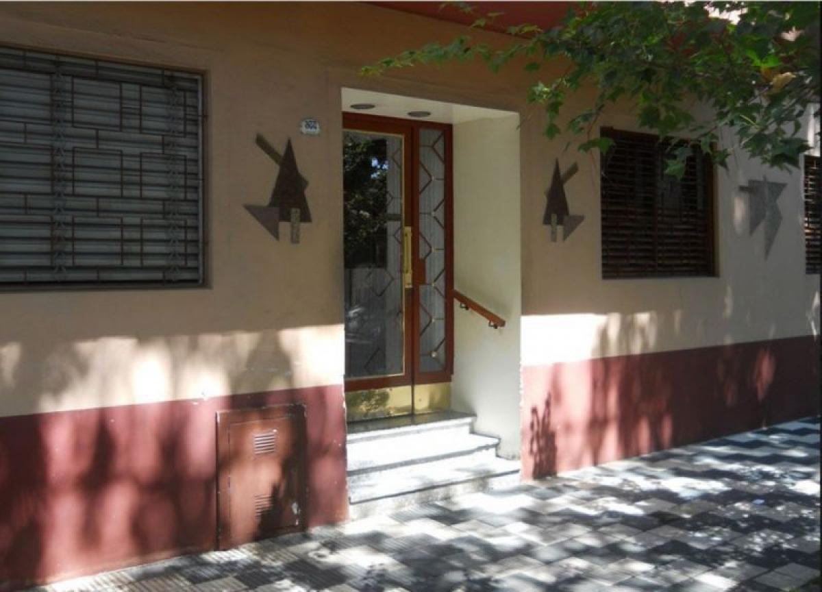 Apartamento de 2 dormitorios en Lomas de Zamora, Argentina No. 90549