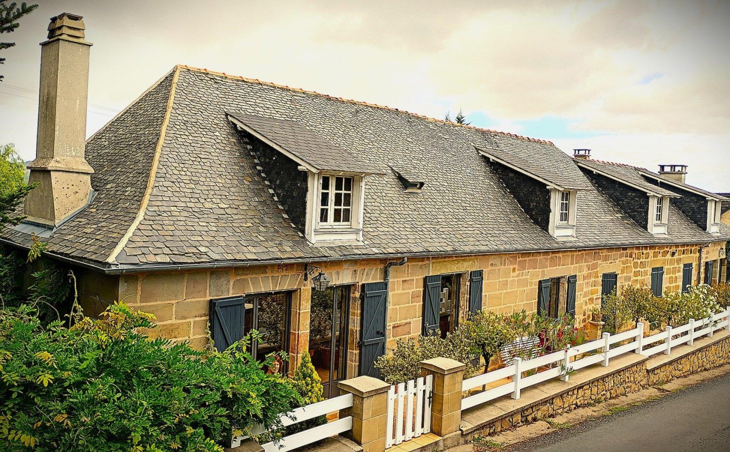 5 bedrooms House in Correze, France No. 300117