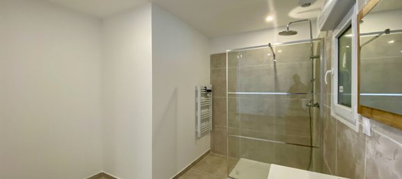 Casa de 6 habitaciónes en Laval, France No. 328488 3