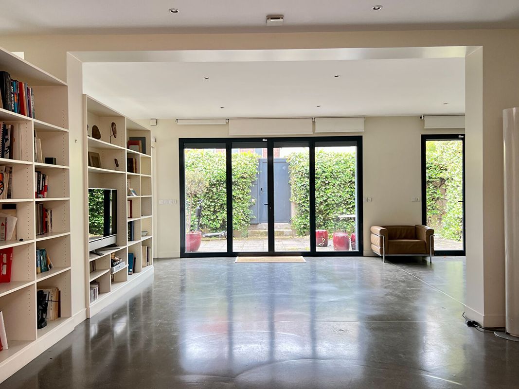 3 bedrooms House in Seine-Saint-Denis, France No. 177910