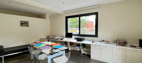 3 bedrooms House in Seine-Saint-Denis, France No. 177910 11