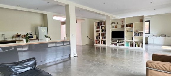 3 bedrooms House in Seine-Saint-Denis, France No. 177910 17