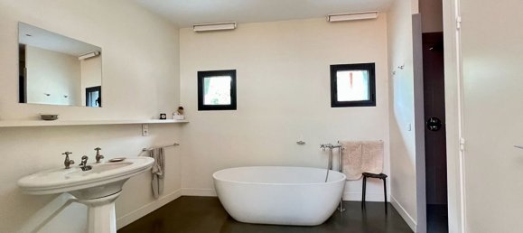 3 bedrooms House in Seine-Saint-Denis, France No. 177910 9