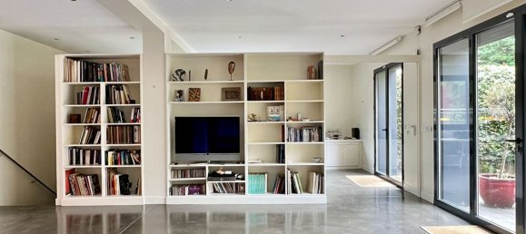 3 bedrooms House in Seine-Saint-Denis, France No. 177910 3