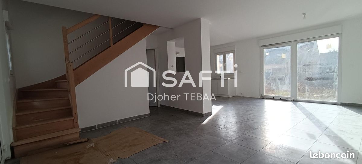 Casa de 3 dormitorios en La Loupe, France No. 81790