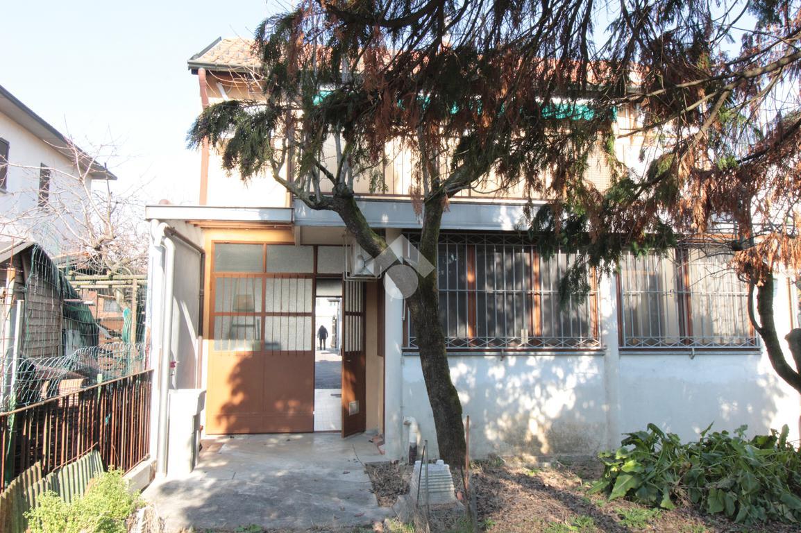 4غرفة فيلا في Sulbiate, Italy رقم 18055