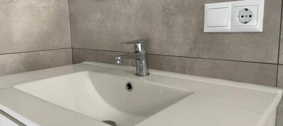 Apartamento de 5 dormitorios en Burjassot, Spain No. 4480 3