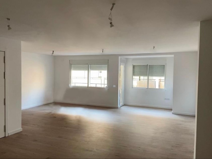 Apartamento de 5 dormitorios en Burjassot, Spain No. 4480