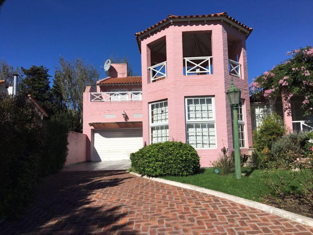 Casa de 5 dormitorios en Mar del Plata, Argentina No. 66221
