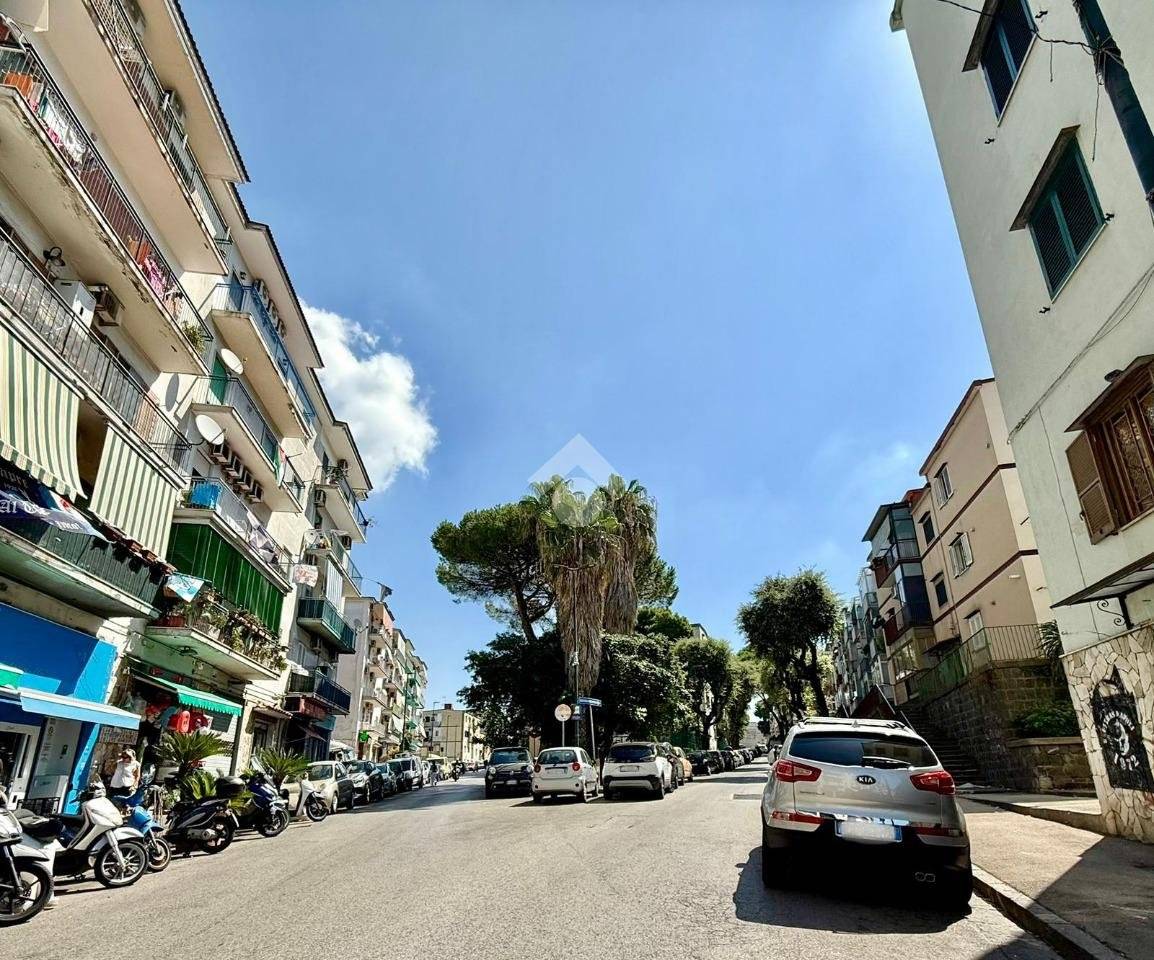 Квартира с 1 спальней в Неаполь, Италия № 273438