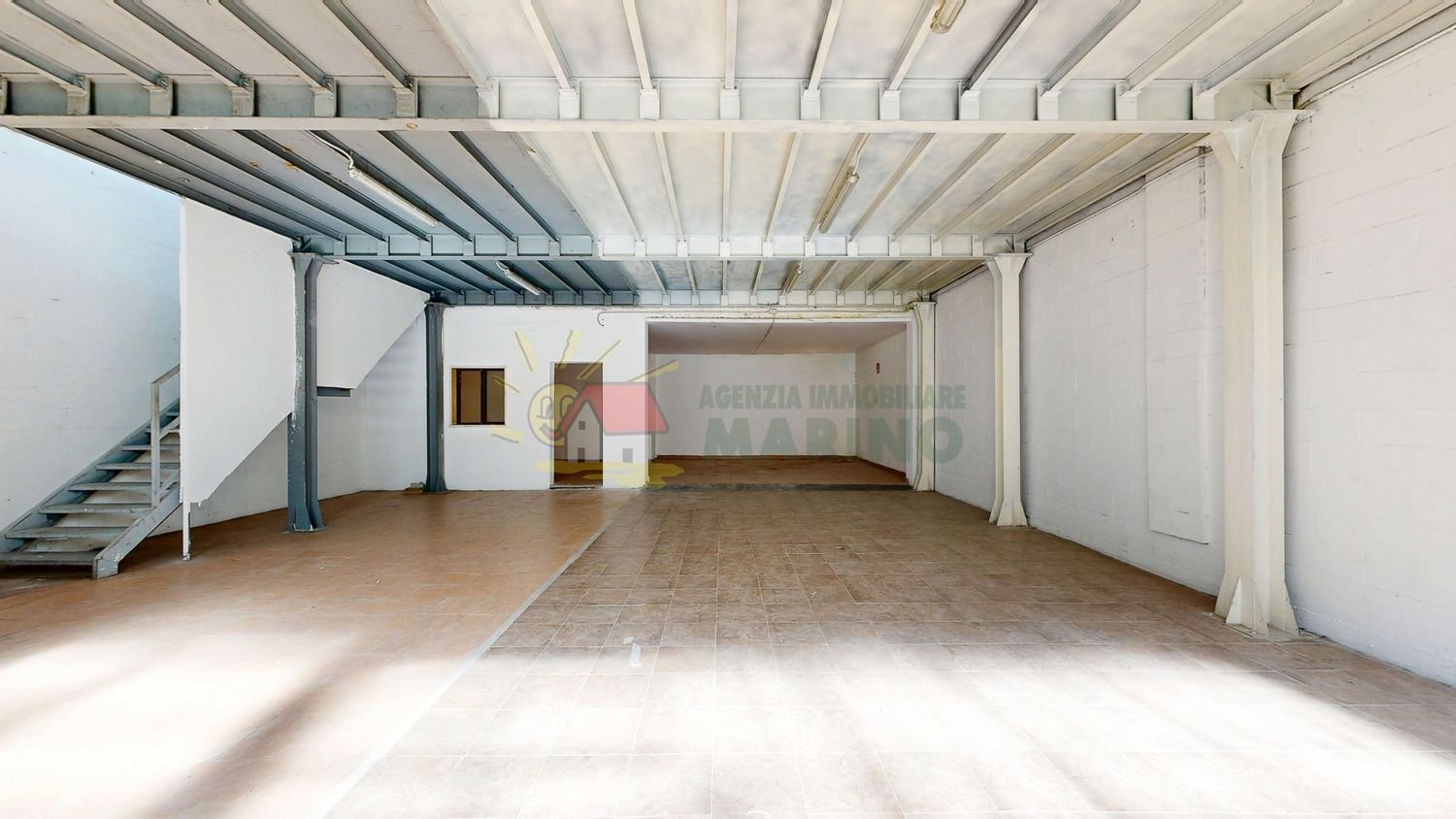 Almacén en Vimodrone, Italy 320 m² No. 373625