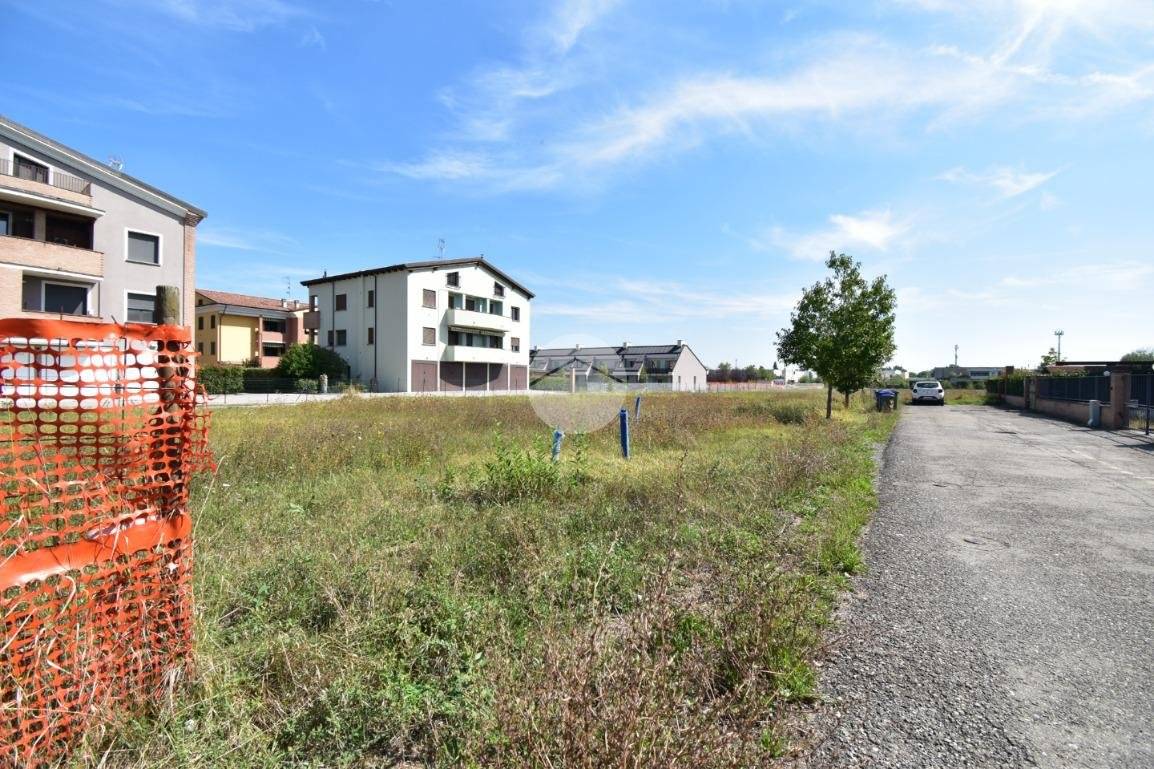 1500m² Land in Fidenza, Italy No. 379339