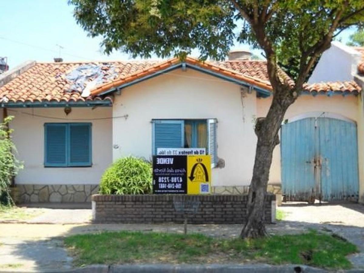 Casa de 2 dormitorios en San Isidro, Argentina No. 84656