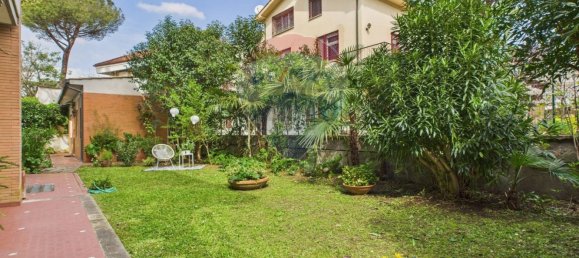 10 rooms Apartment in Rome, Italy No. 14799 2