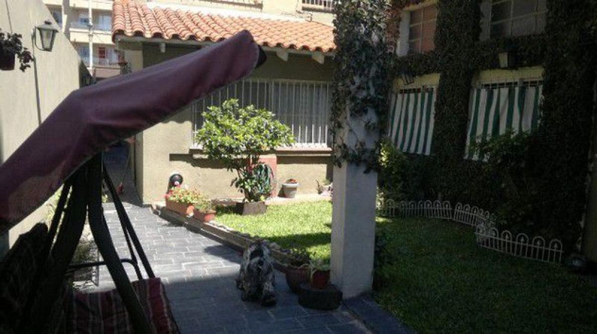 3 bedrooms House in Lanus, Argentina No. 59941