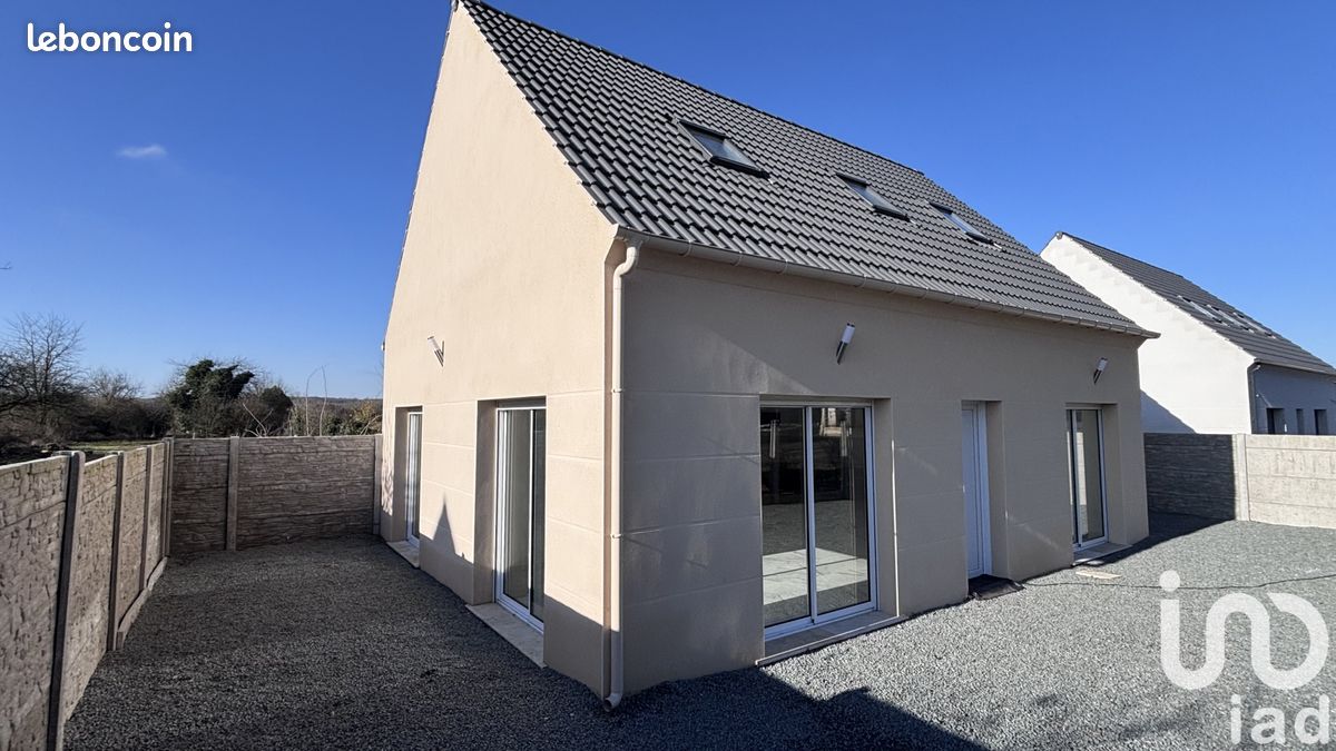 3 bedrooms House in Bresles, France No. 61223