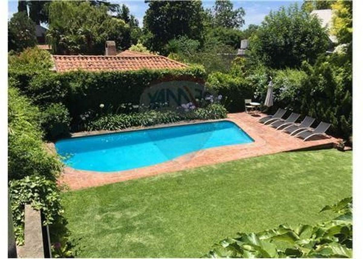 Casa de 5 dormitorios en San Isidro, Argentina No. 7560