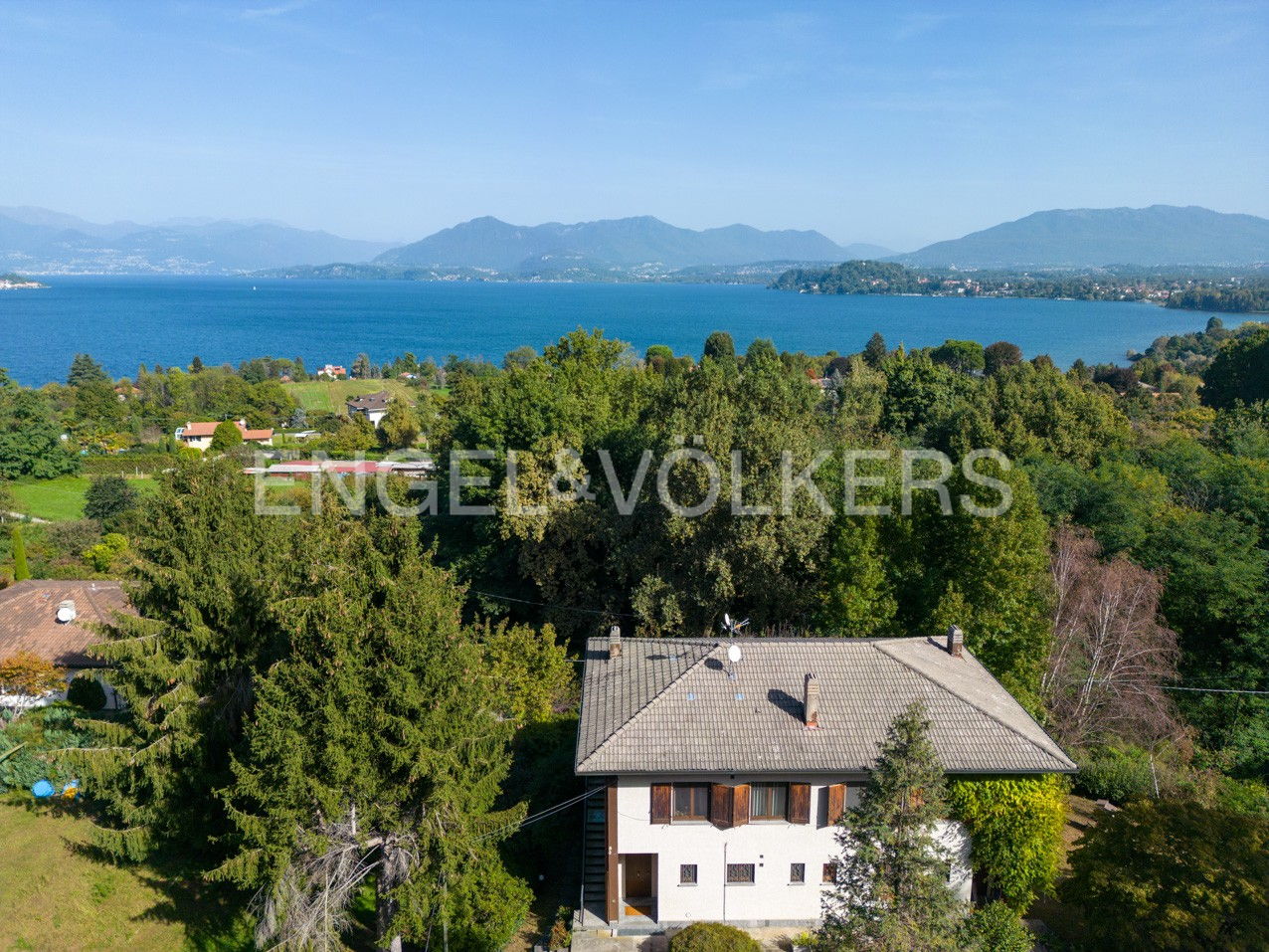 6 chambres Villa à Ranco, Italy No. 139824