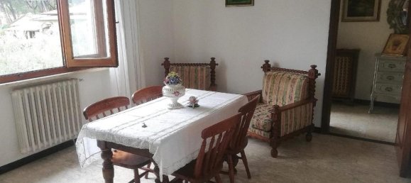 5 rooms Apartment in Massa, Italy No. 111114 3