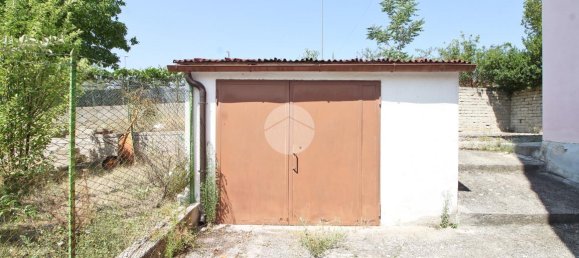 3-salle Appartement à L'Aquila, Italy No. 229414 14