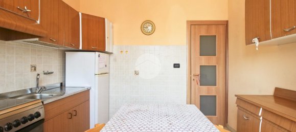 3-salle Appartement à L'Aquila, Italy No. 229414 6