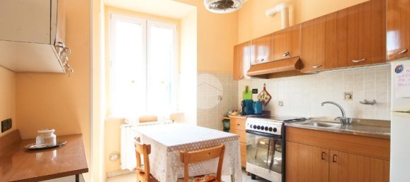 3-salle Appartement à L'Aquila, Italy No. 229414 4