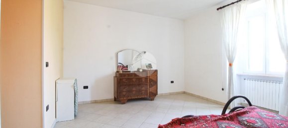 3-salle Appartement à L'Aquila, Italy No. 229414 8