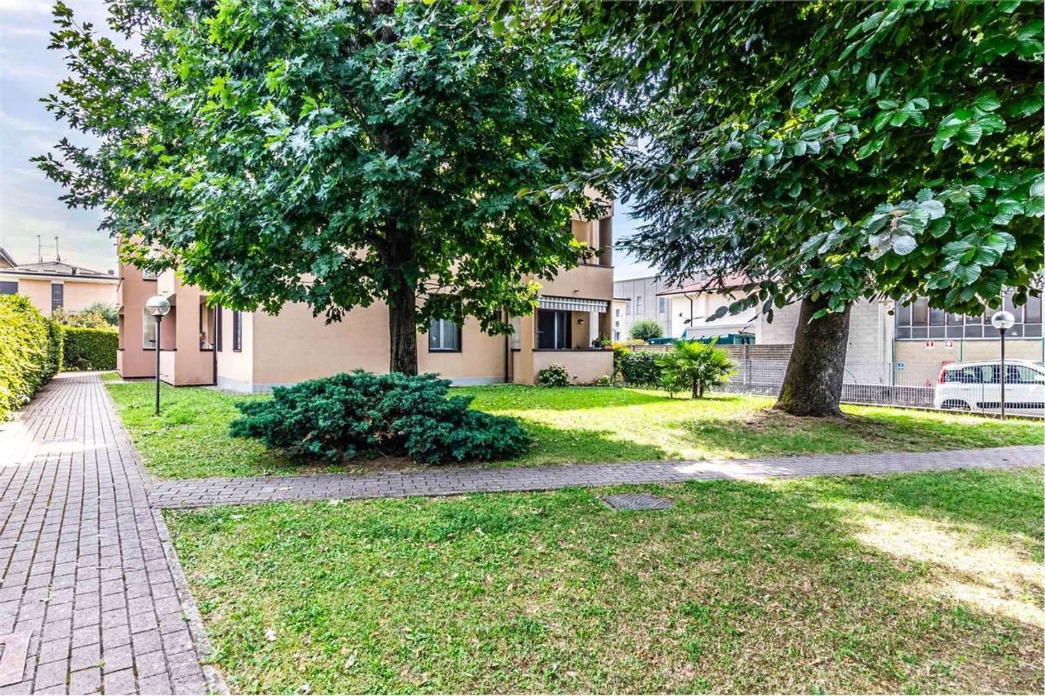 3غرفة شقة في Giussano, Italy رقم 261512