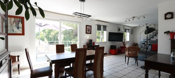 4 bedrooms House in Pontoise, France No. 188447 3