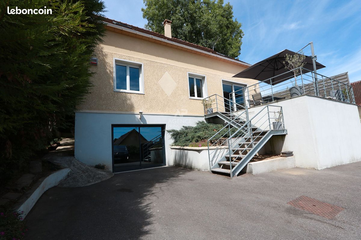 4 bedrooms House in Pontoise, France No. 188447