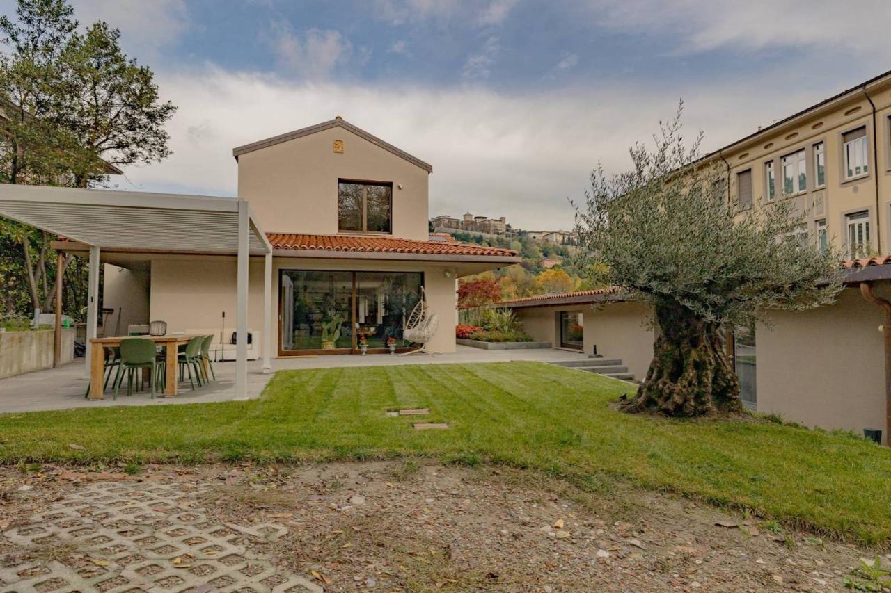 10 rooms Villa in Bergamo, Italy No. 22159