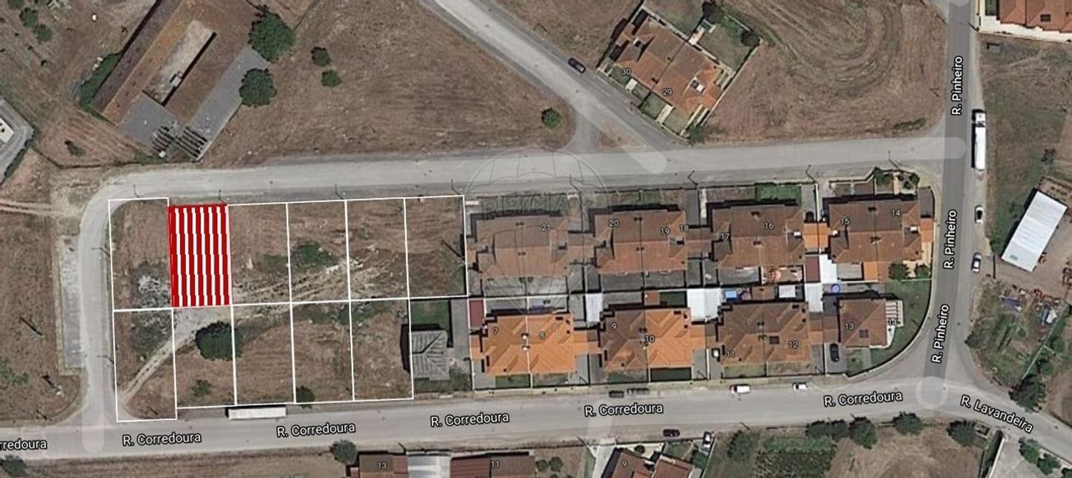 336m² Land in Casal Comba, Portugal No. 85724