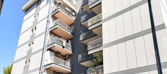 4-salle Appartement à Bari, Italy No. 268048 2