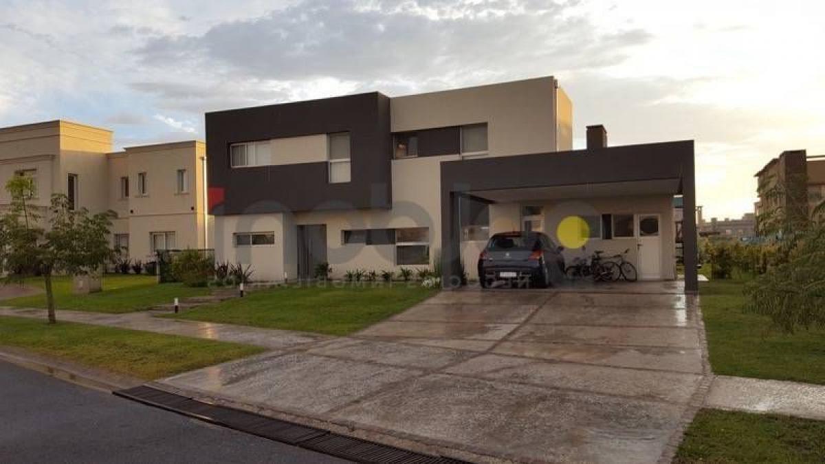 4 bedrooms House in Quilmes, Argentina No. 62616