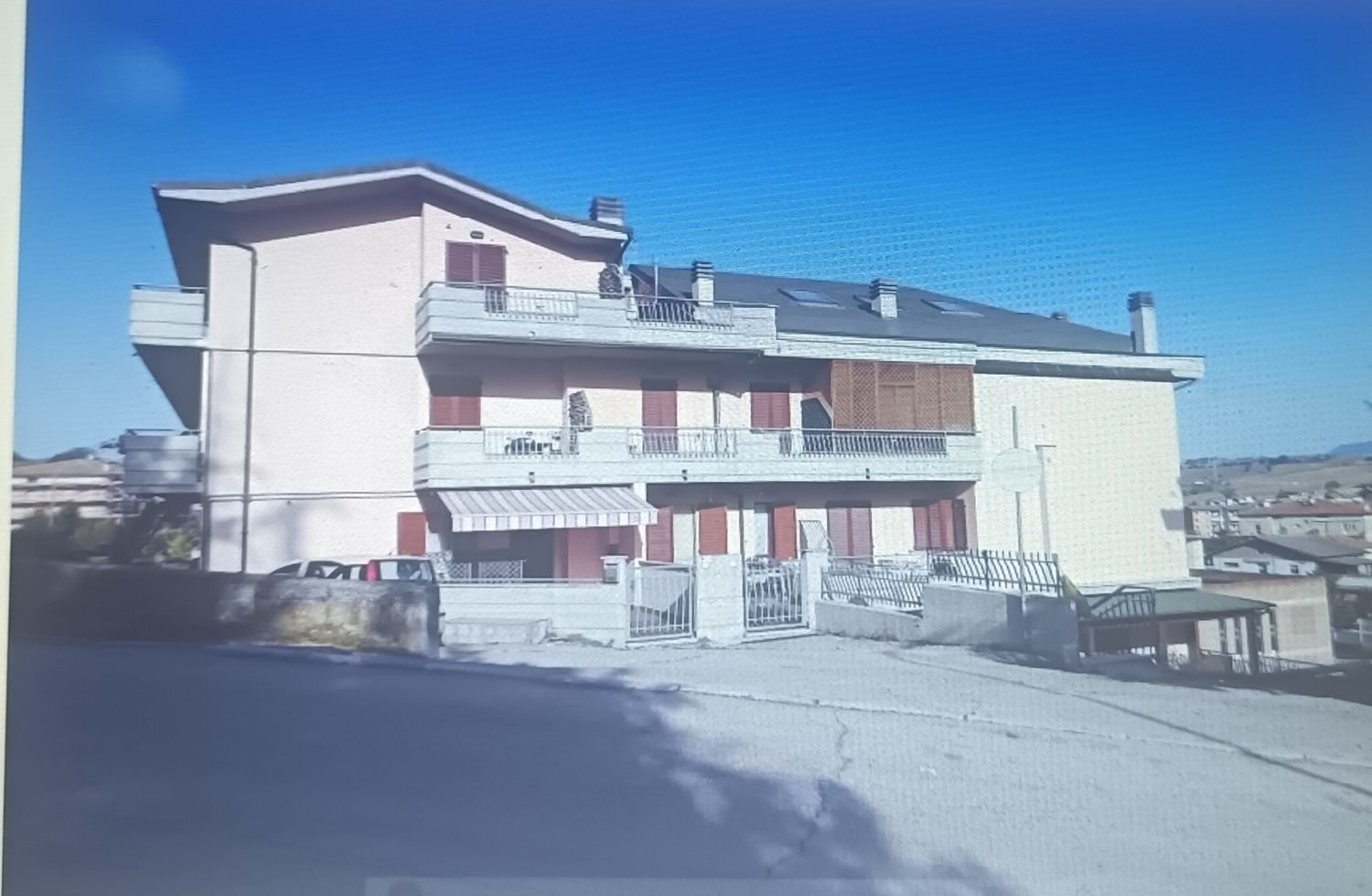 4 rooms Apartment in Castelraimondo, Italy No. 271123