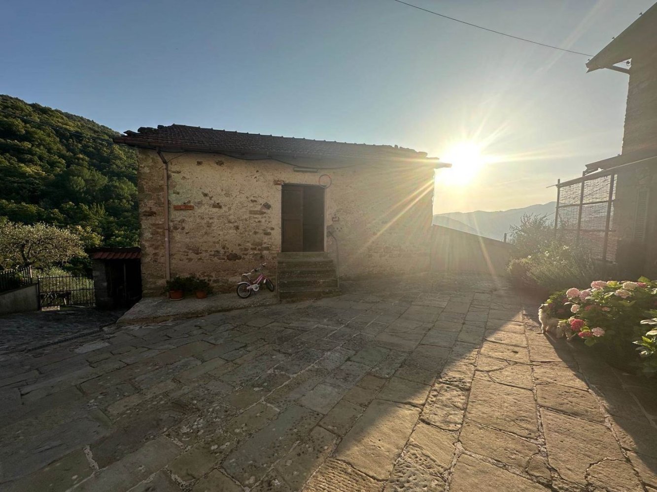 77m² Warehouse in Fivizzano, Italy No. 261542