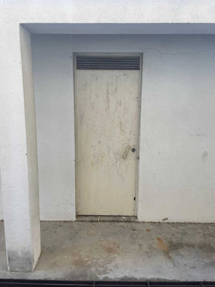  Garage in Montijo, Portugal No. 240225