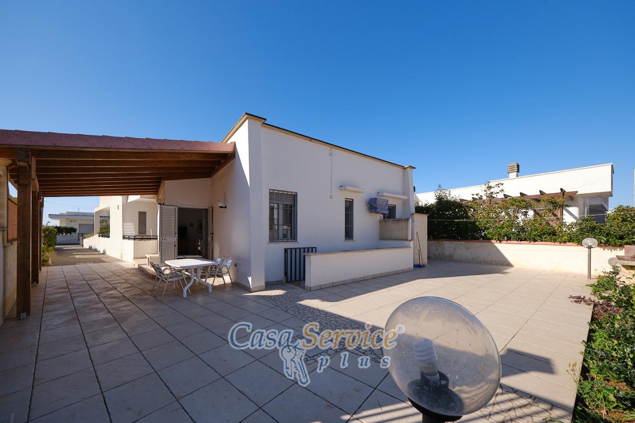 5 rooms Villa in Taviano, Italy No. 229418