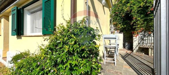 2 bedrooms House in Genoa, Italy No. 327758 2