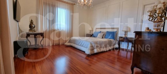 Вилла с 5 комнатами в Трани, Италия № 234946 25