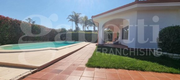 Вилла с 5 комнатами в Трани, Италия № 234946 3