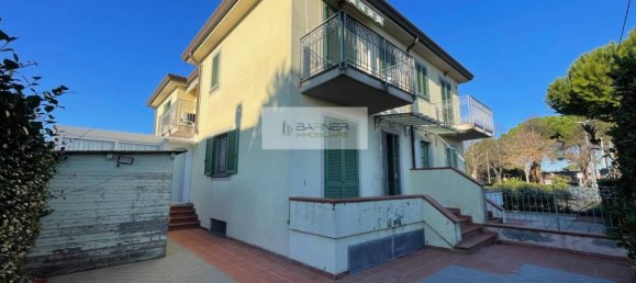 3 bedrooms Villa in Camaiore, Italy No. 193413 2